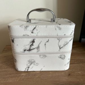 Hard cover makeup case